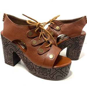 FREE PEOPLE FARRAH Leather Lace up Carved Wood Platform Sandal 39